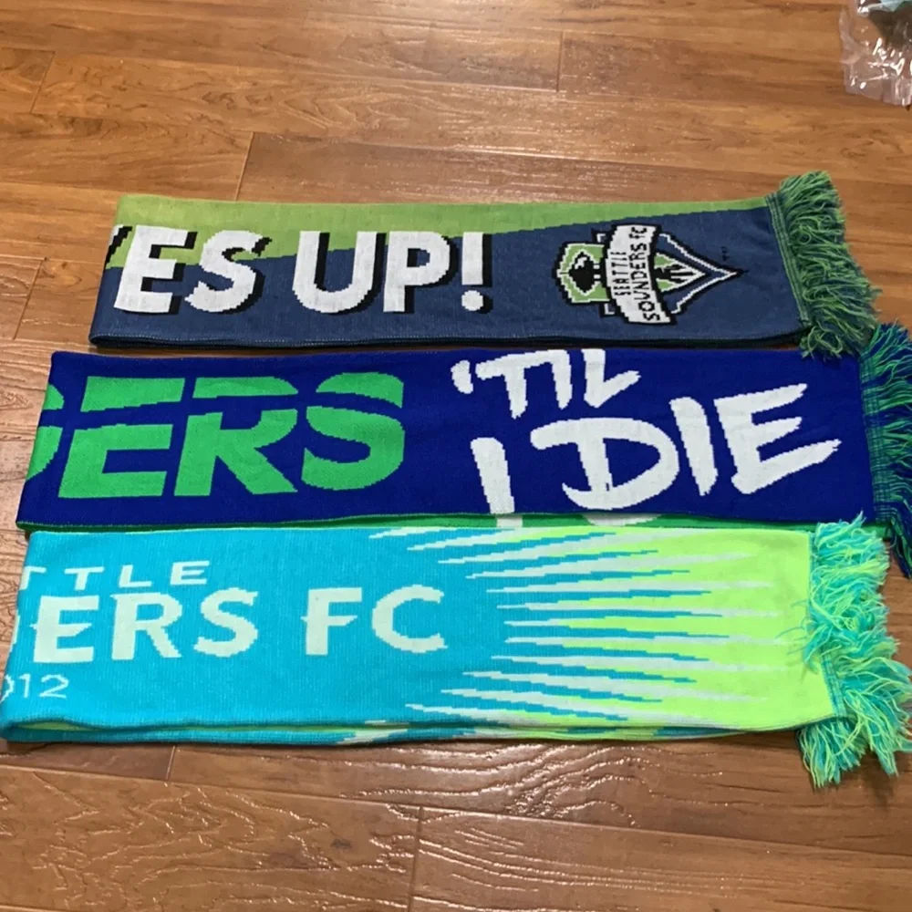 Seattle Sounders Soccer Supporter Scarf Set bundle
